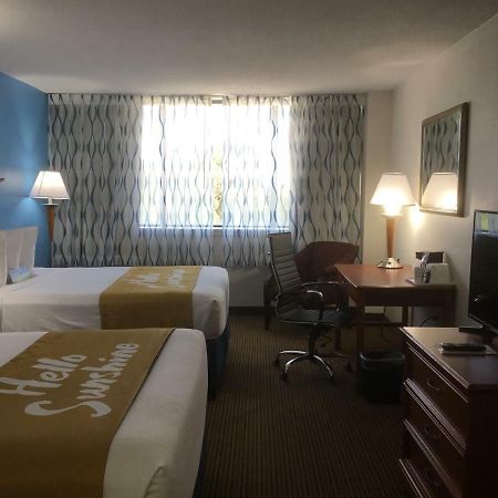 Days Inn & Suites By Wyndham Tallahassee Conf Center I-10 Kültér fotó