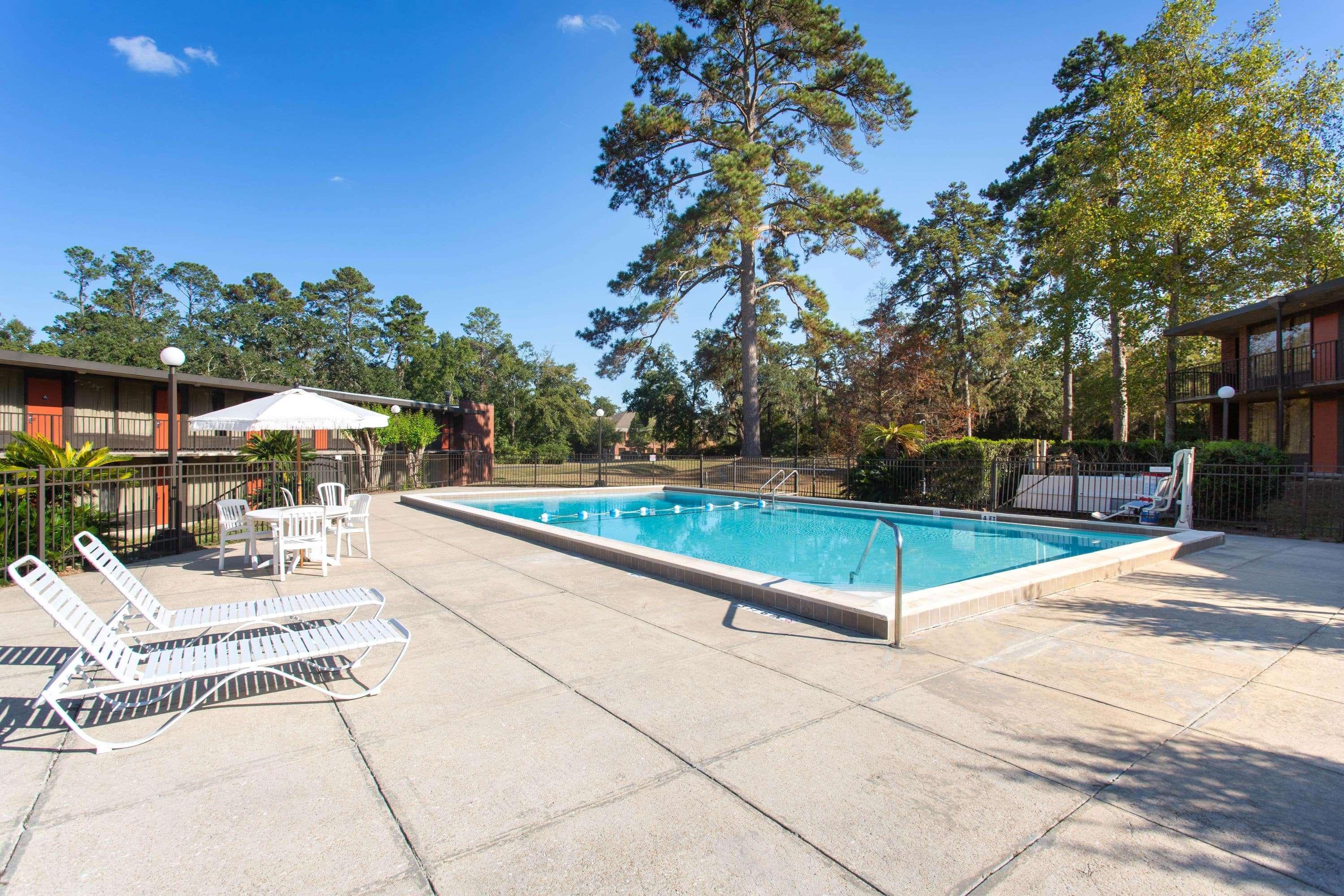 Days Inn & Suites By Wyndham Tallahassee Conf Center I-10 Kültér fotó