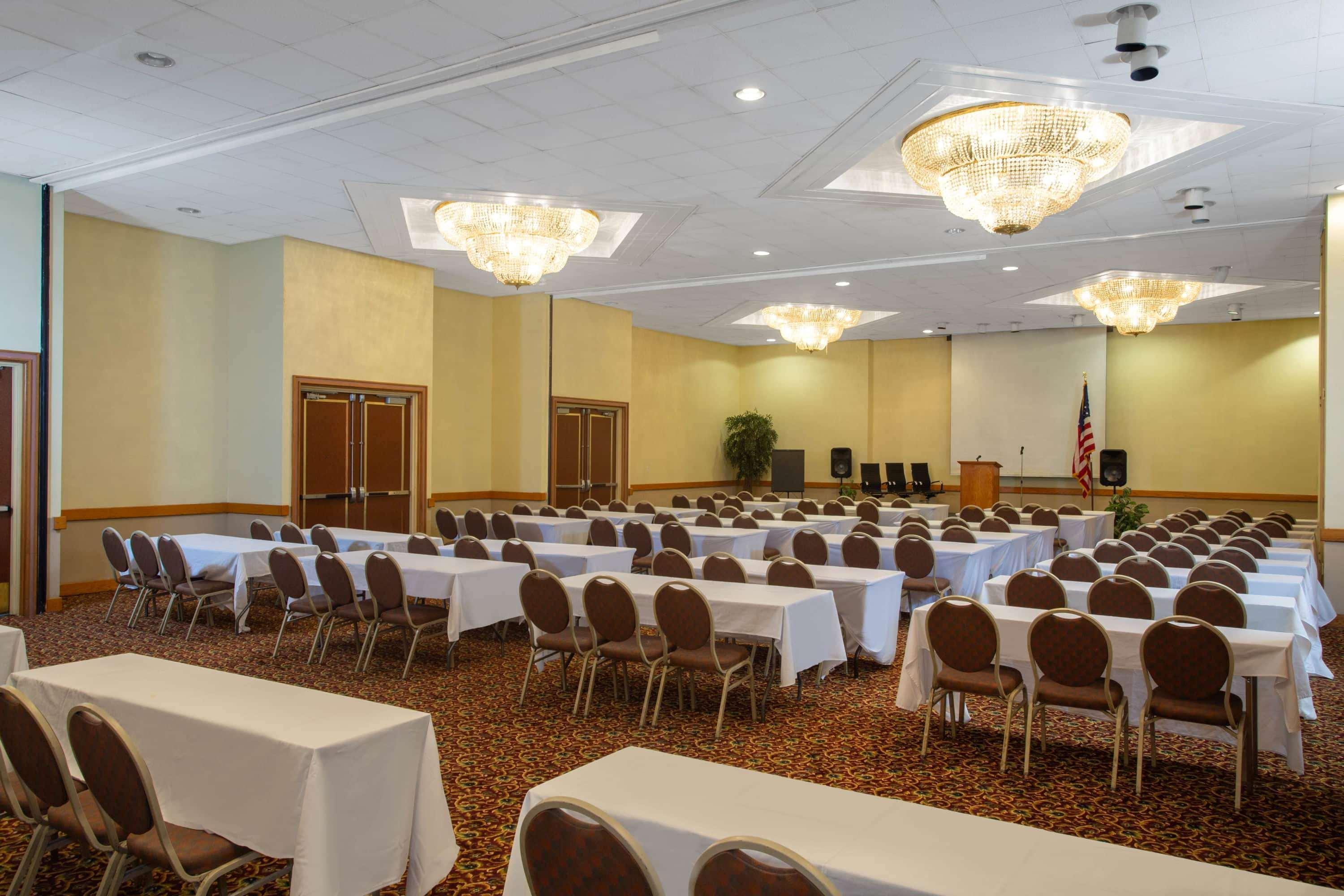 Days Inn & Suites By Wyndham Tallahassee Conf Center I-10 Kültér fotó