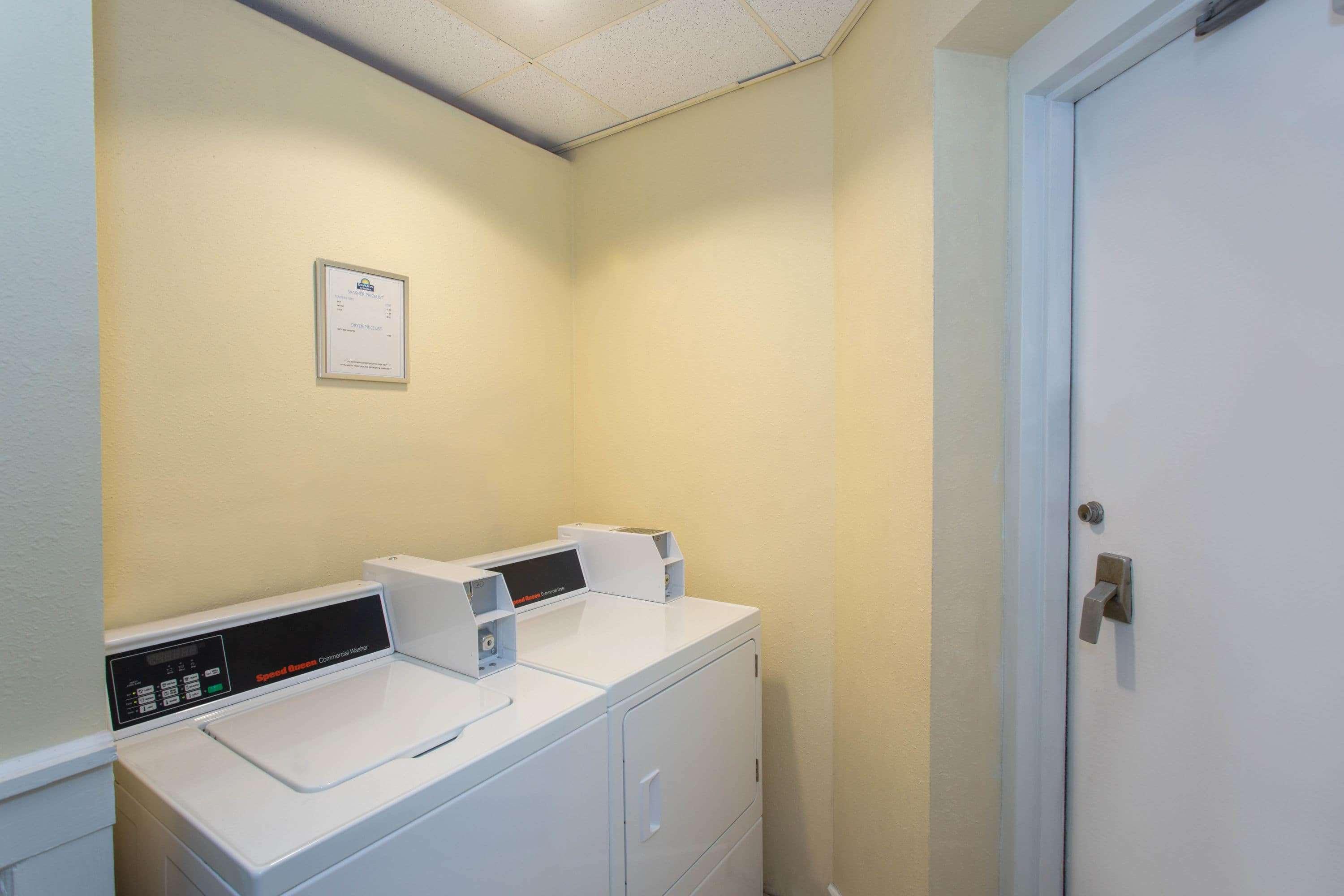 Days Inn & Suites By Wyndham Tallahassee Conf Center I-10 Kültér fotó