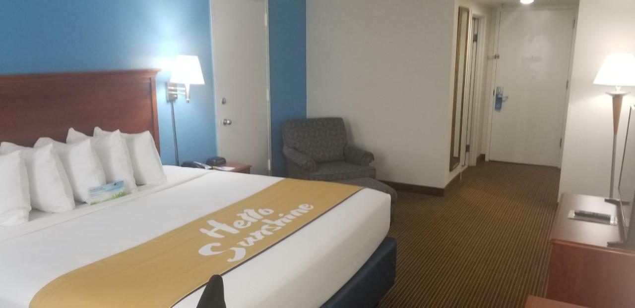 Days Inn & Suites By Wyndham Tallahassee Conf Center I-10 Kültér fotó