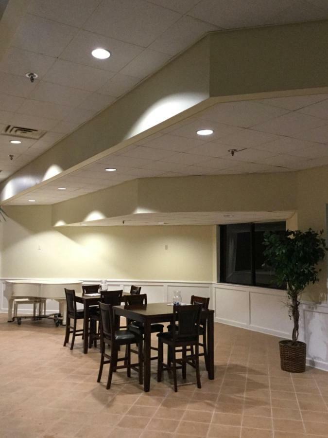 Days Inn & Suites By Wyndham Tallahassee Conf Center I-10 Kültér fotó