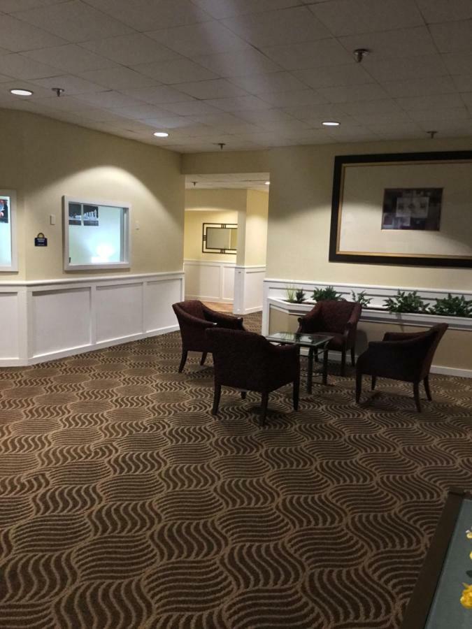 Days Inn & Suites By Wyndham Tallahassee Conf Center I-10 Kültér fotó
