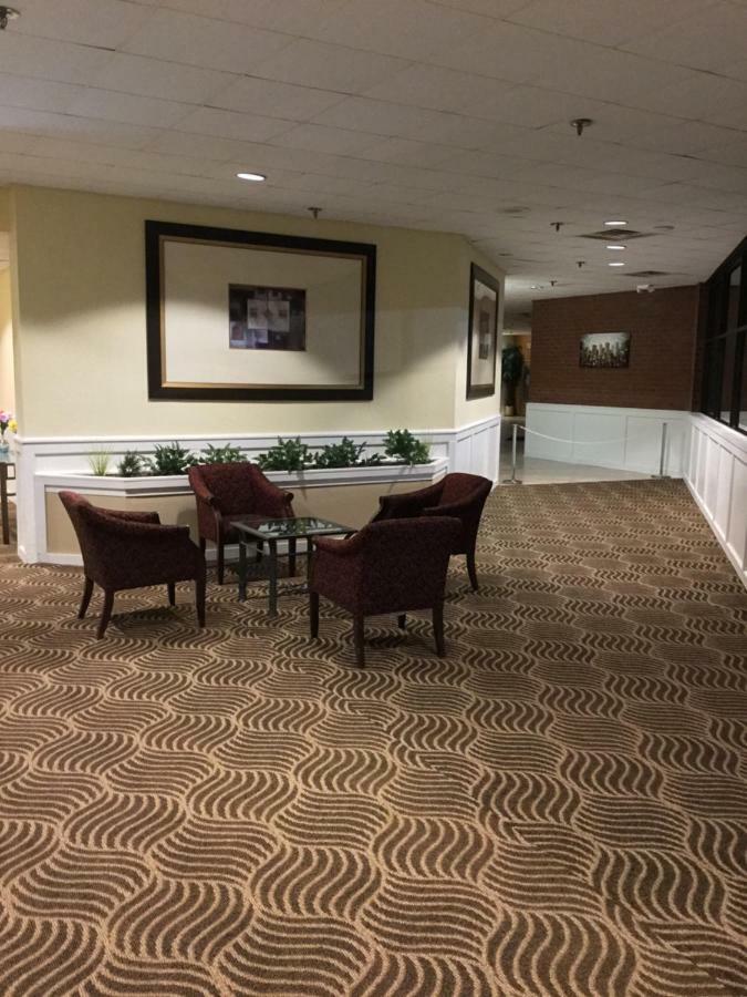 Days Inn & Suites By Wyndham Tallahassee Conf Center I-10 Kültér fotó